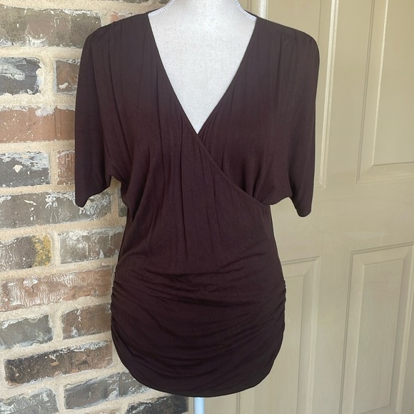 Made By Johnny Brown Wrap V-Neck Top Ruched Sides Dolman Sleeves Size Medium - Picture 4 of 11